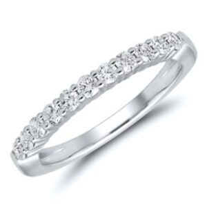 A white gold shared prong band featuring 11 round brilliant diamonds