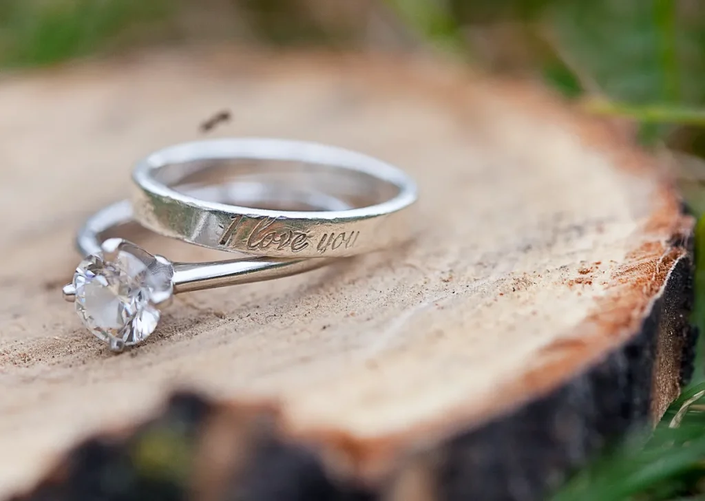 engraved-jewelry-wedding-rings